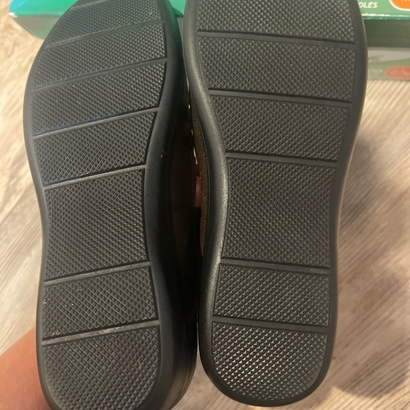 New Easy Street Comfort Wave Womens Size 8 Padded Slip on Ballet Brown Sandals - Picture 4 of 7